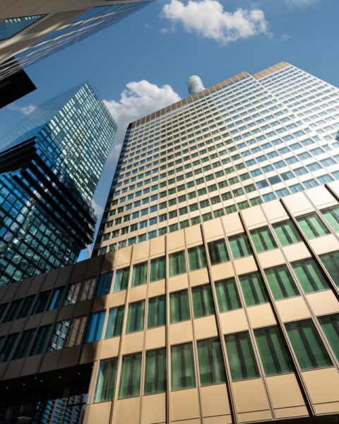 global-tower-frankfurt-sicht-nach-oben