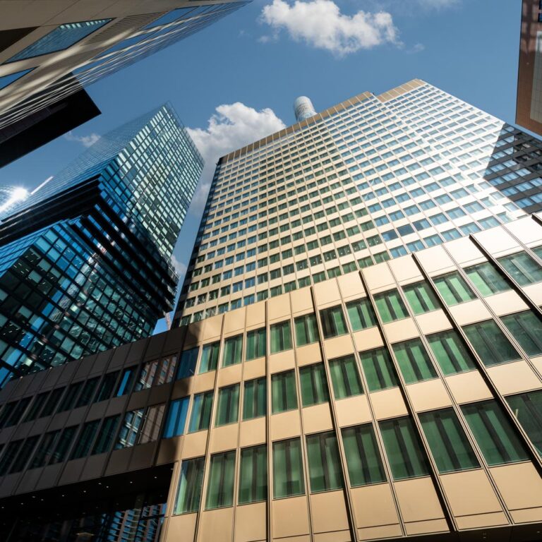 global-tower-frankfurt-sicht-nach-oben